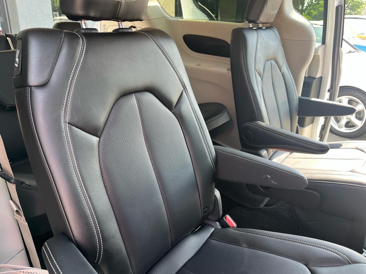 Chrysler Pacifica Touring L 2024