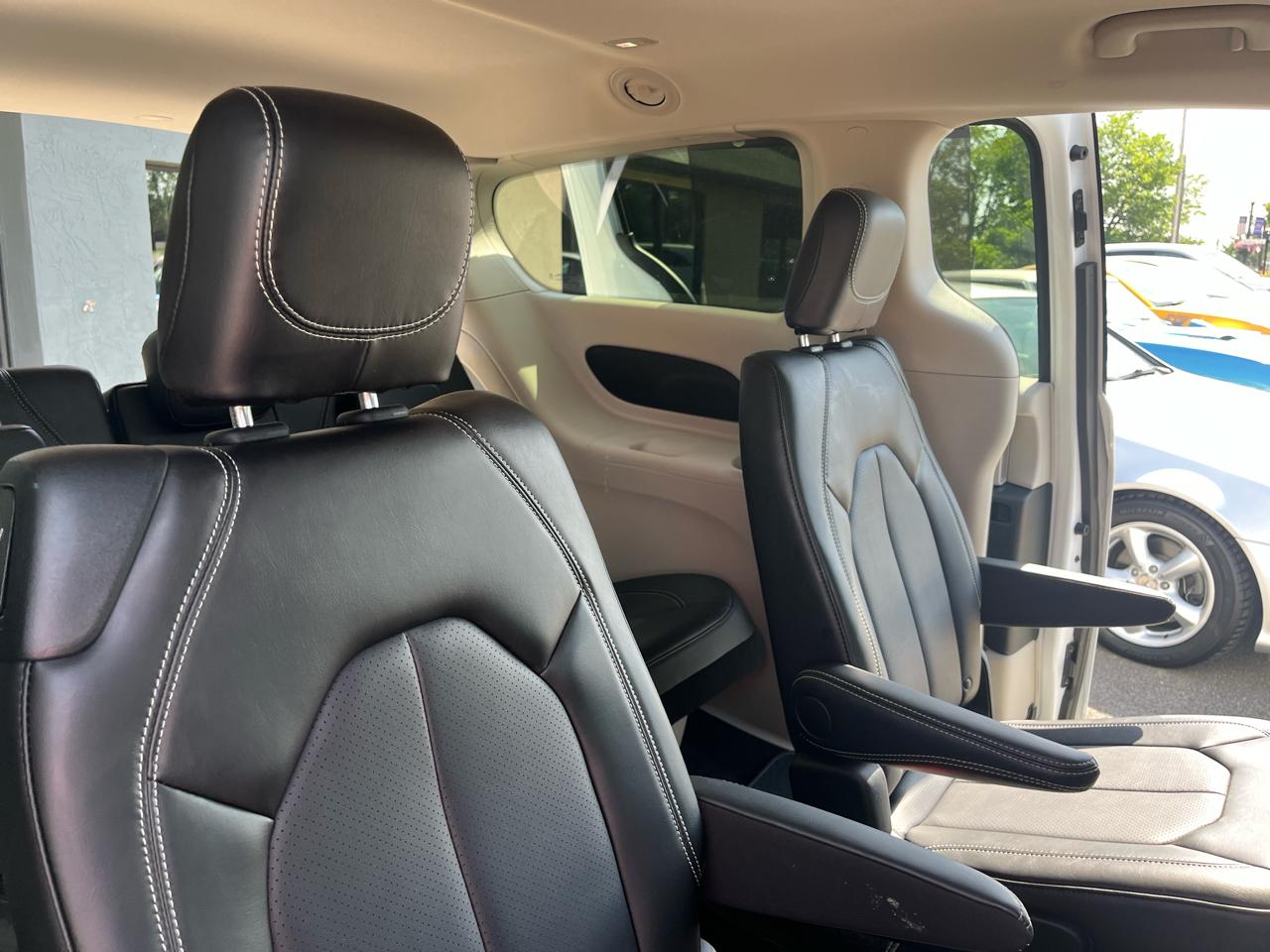 Chrysler Pacifica Touring L 2024