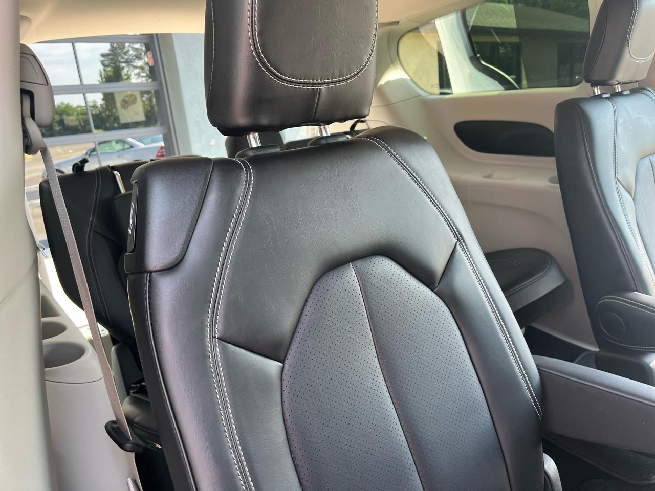 Chrysler Pacifica Touring L 2024
