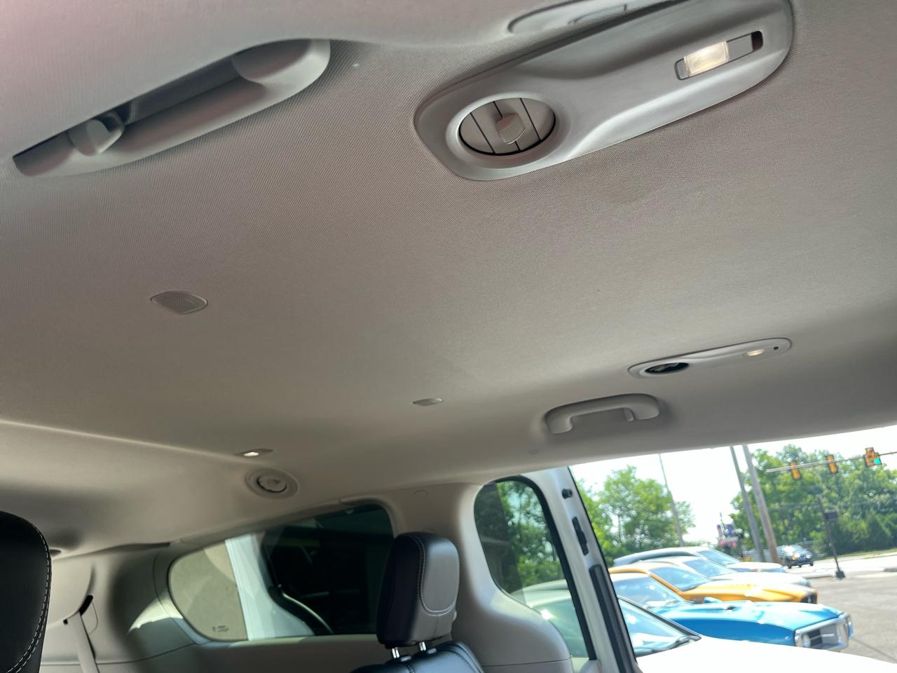 Chrysler Pacifica Touring L 2024