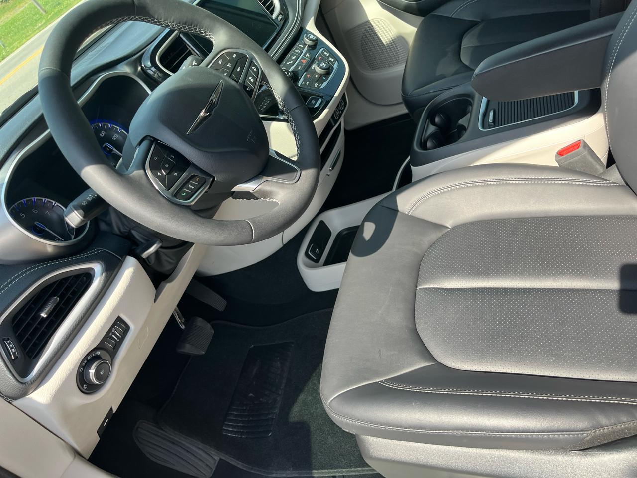 Chrysler Pacifica Touring L 2024