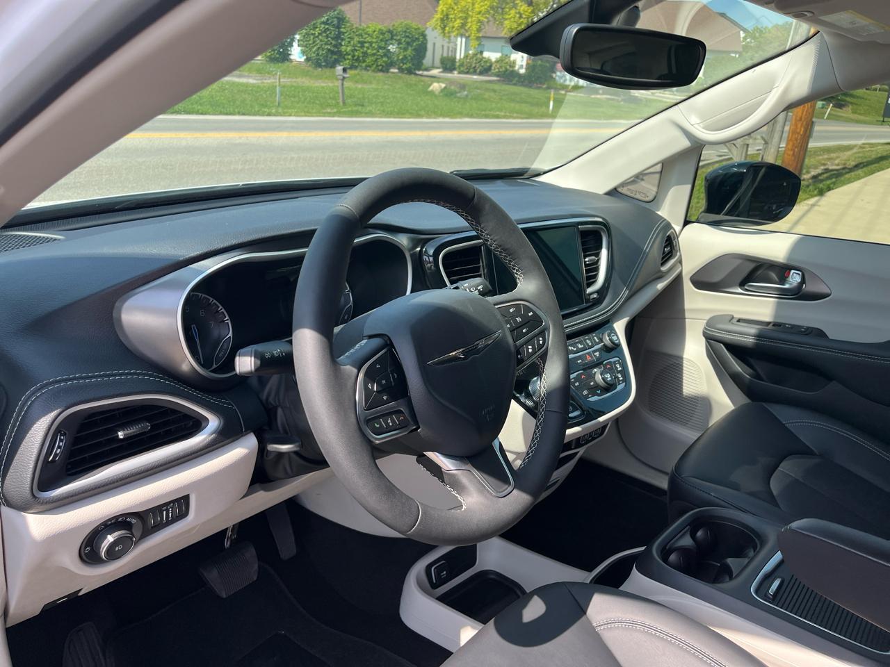Chrysler Pacifica Touring L 2024