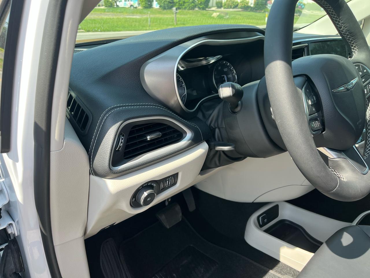 Chrysler Pacifica Touring L 2024