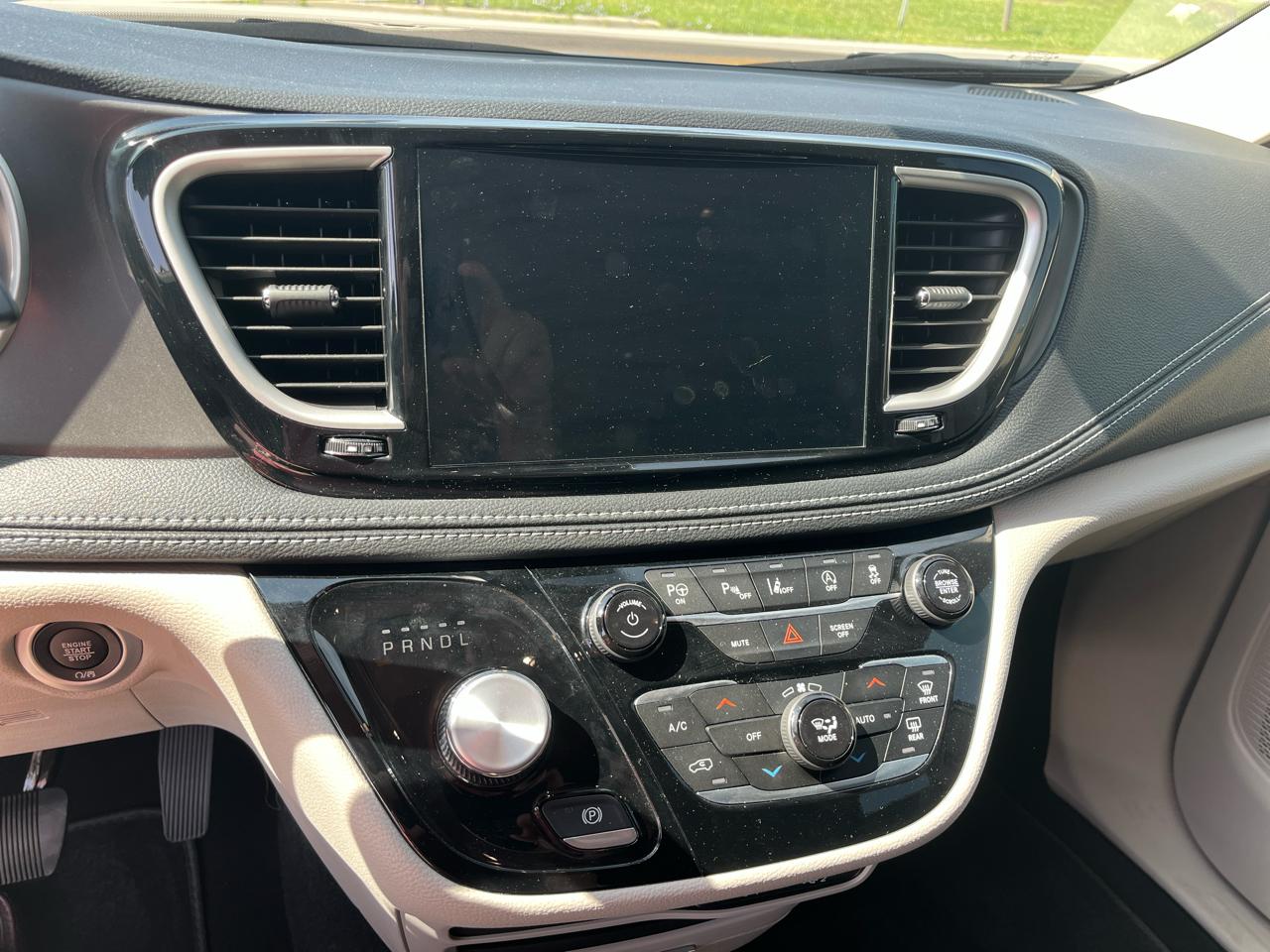 Chrysler Pacifica Touring L 2024