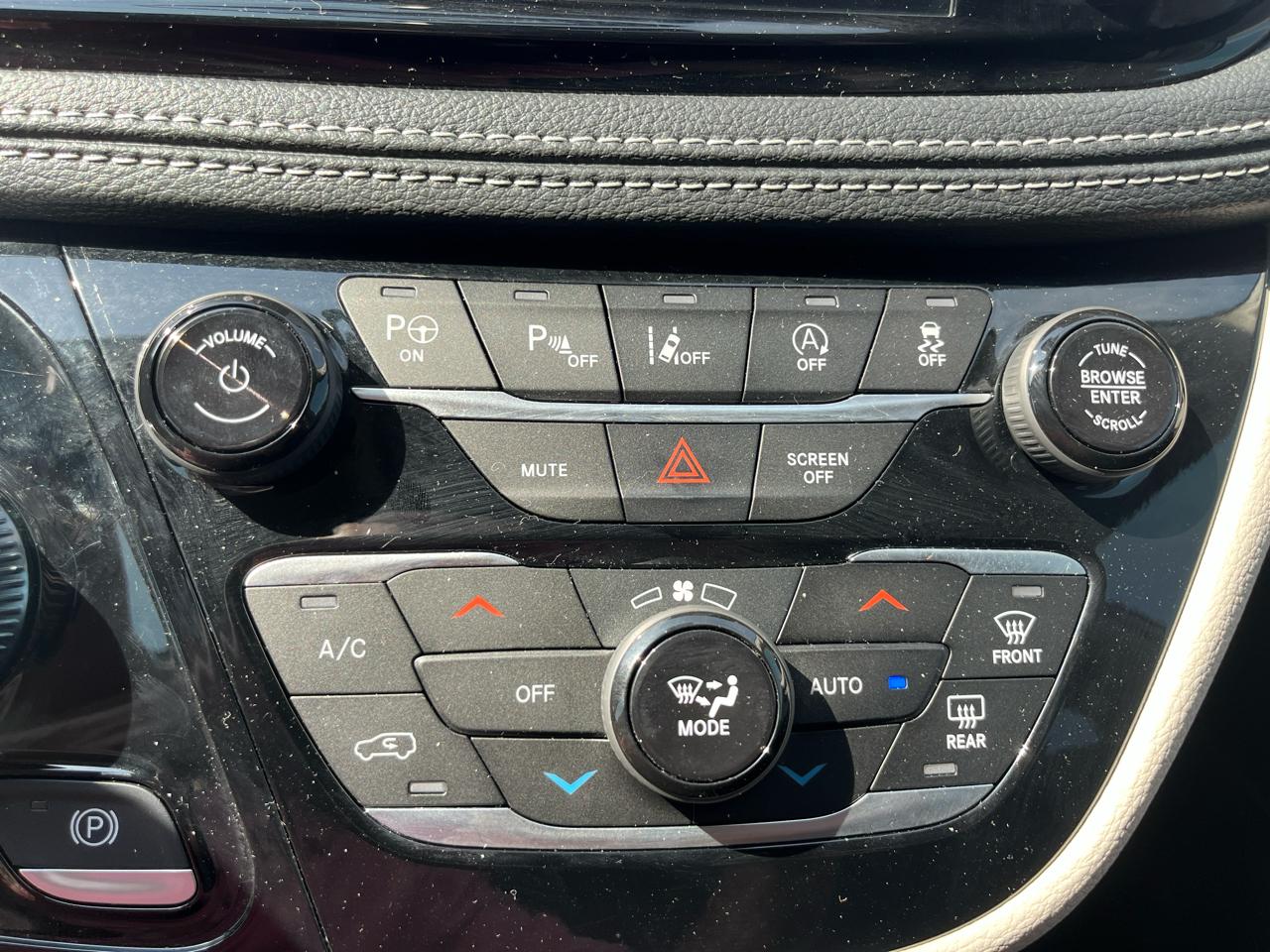 Chrysler Pacifica Touring L 2024