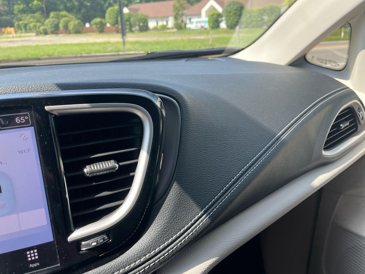 Chrysler Pacifica Touring L 2024
