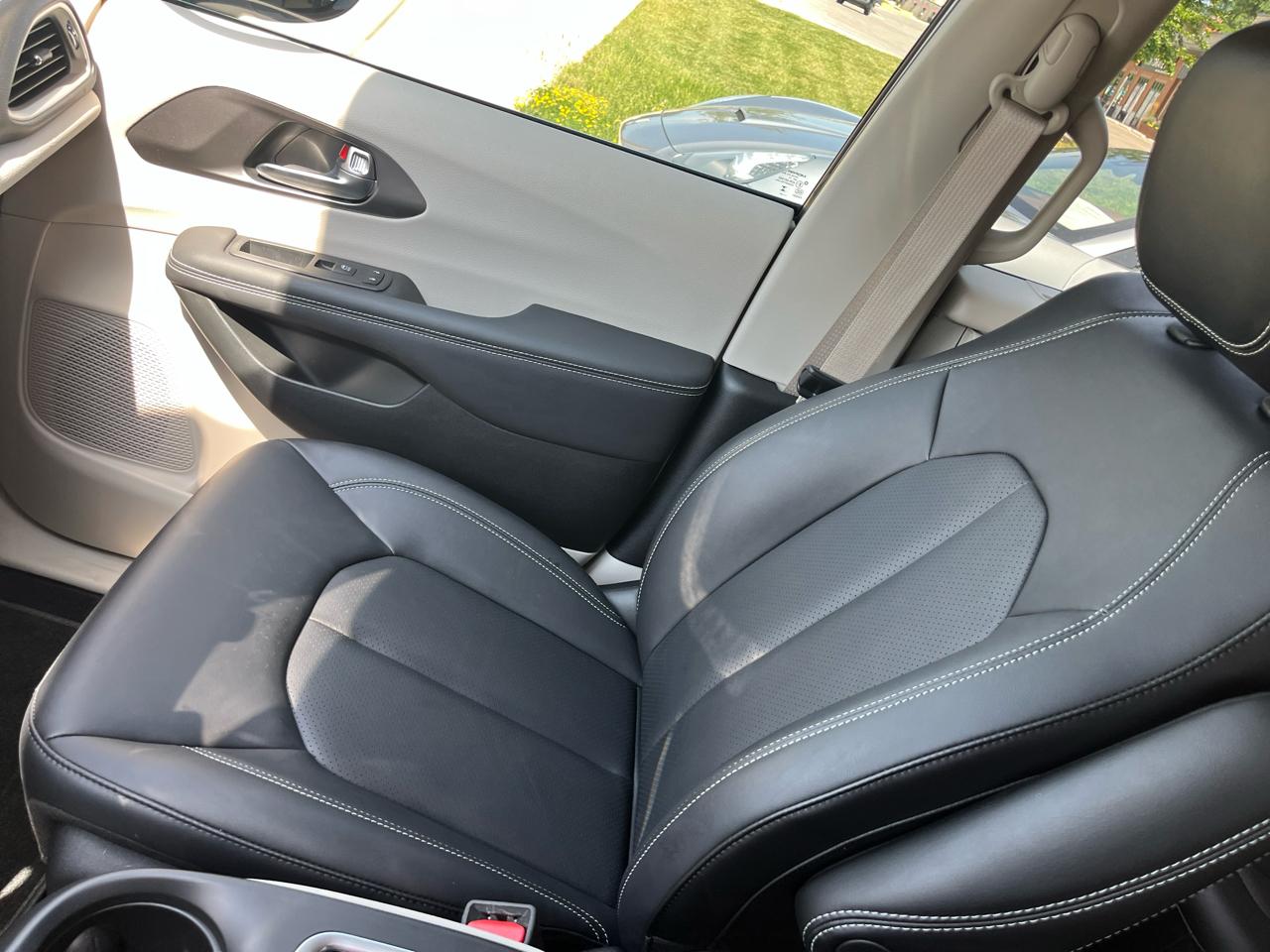 Chrysler Pacifica Touring L 2024