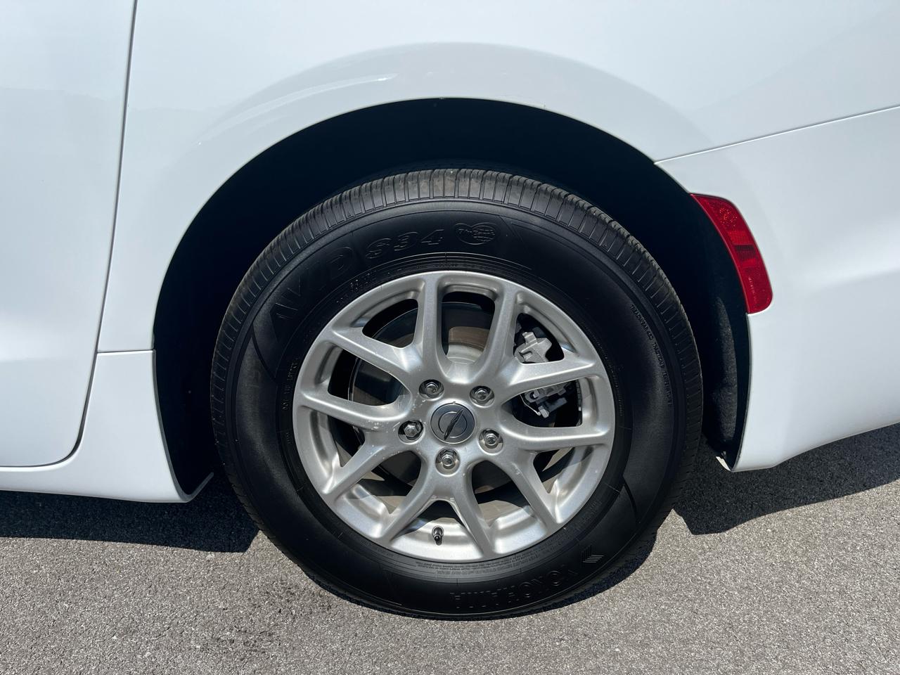 Chrysler Pacifica Touring L 2024