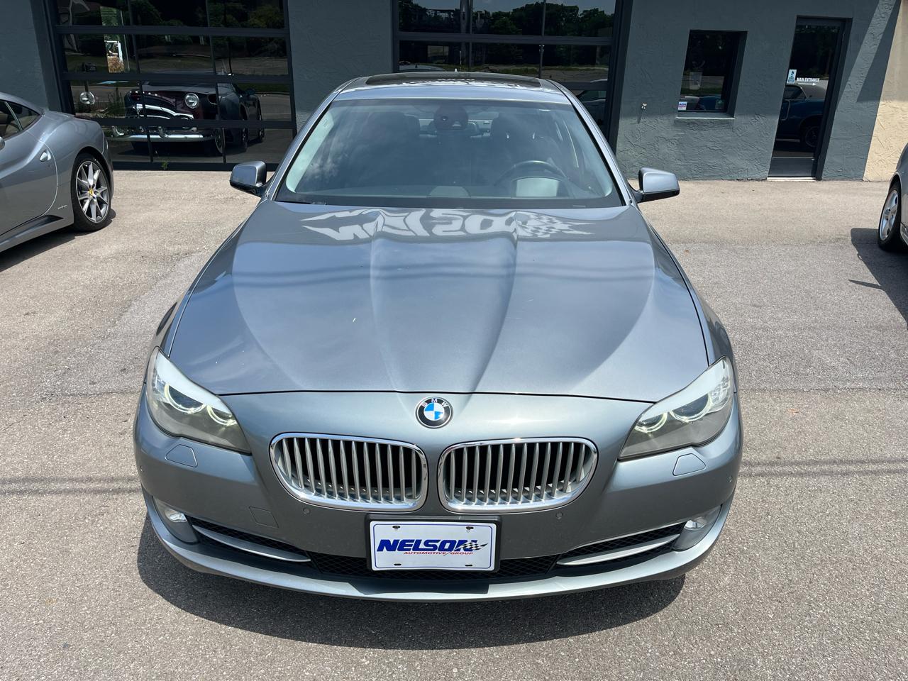 BMW 5-Series 550i 2011