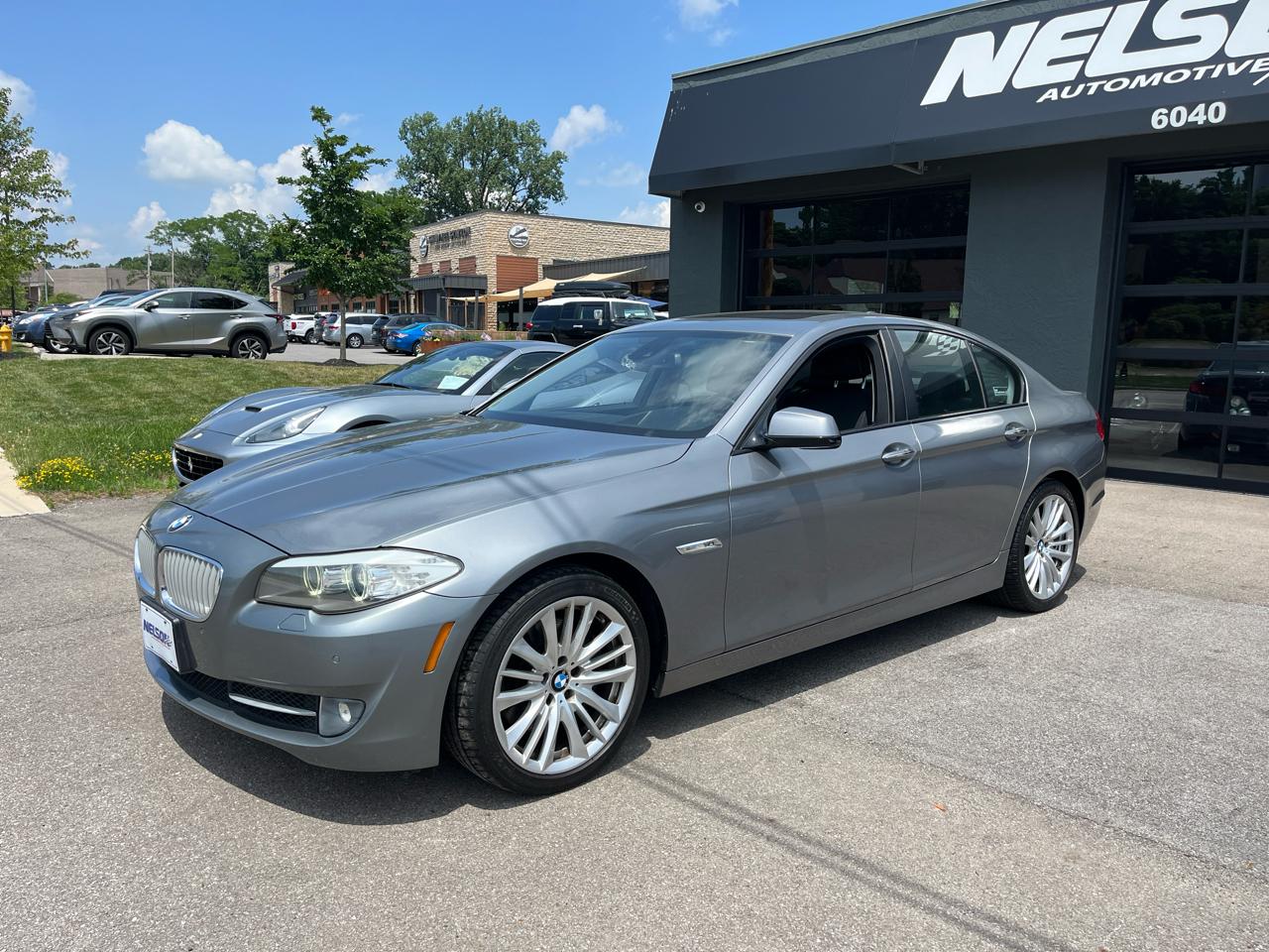 BMW 5-Series 550i 2011
