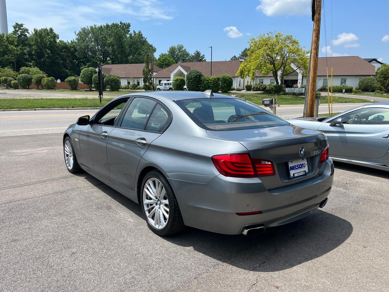 BMW 5-Series 550i 2011