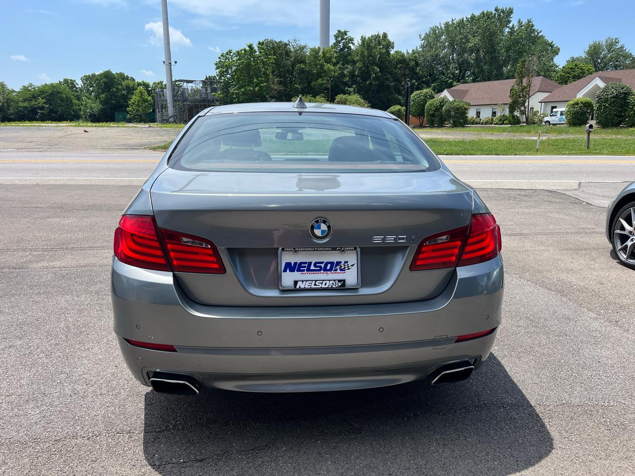 BMW 5-Series 550i 2011