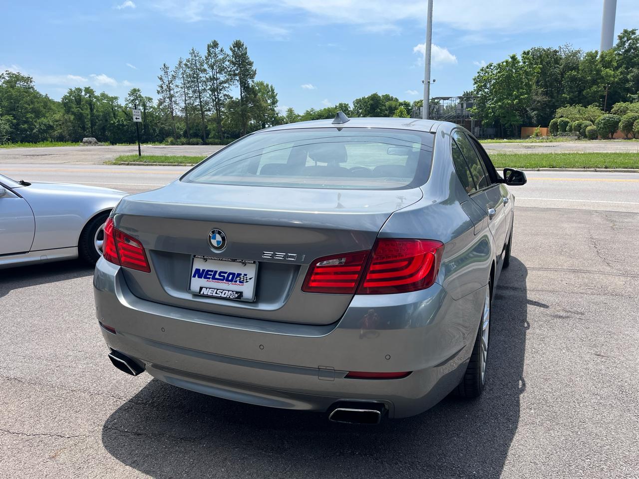 BMW 5-Series 550i 2011
