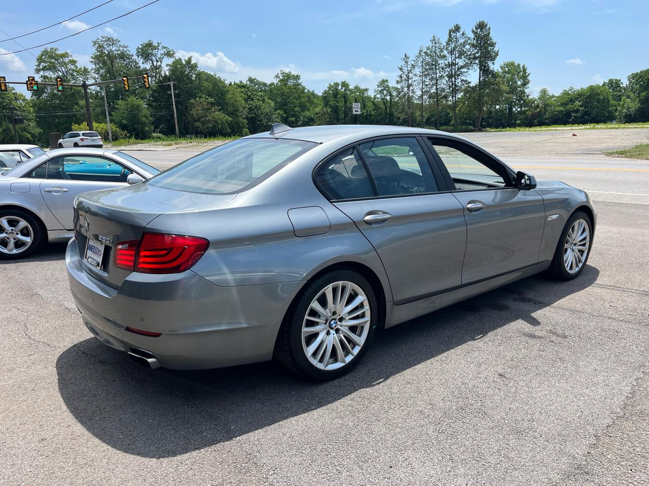 BMW 5-Series 550i 2011