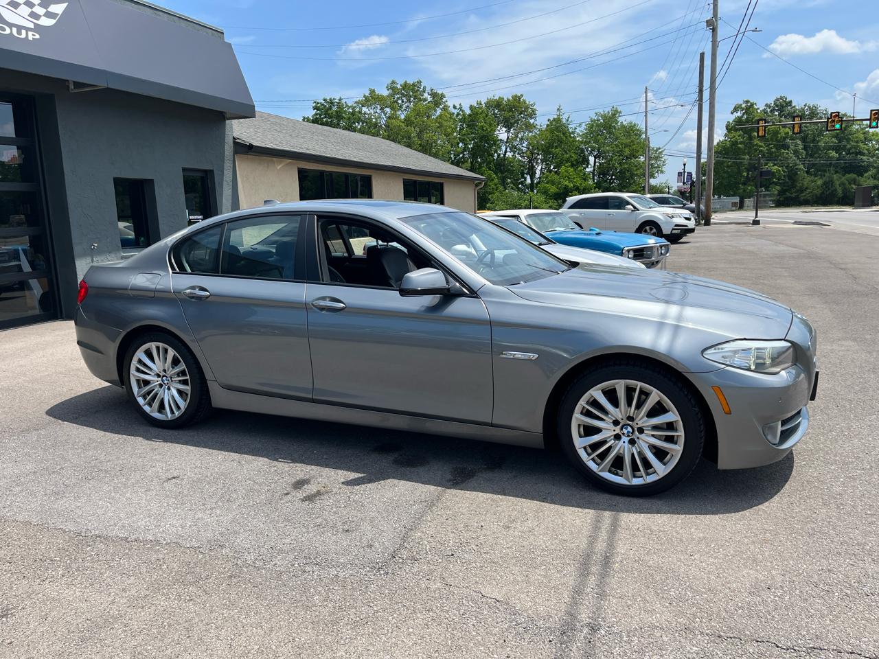 BMW 5-Series 550i 2011