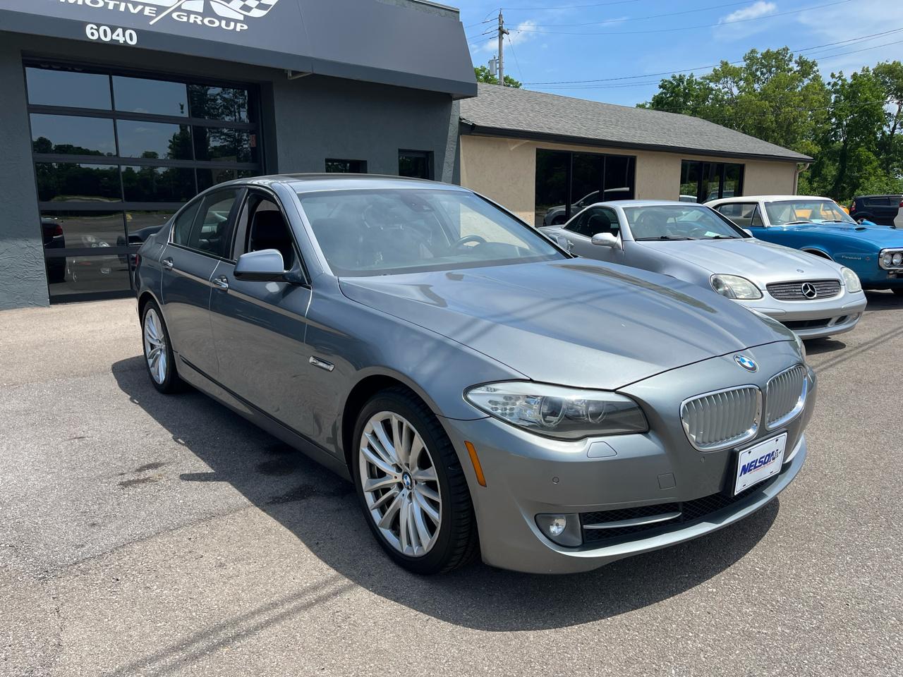 BMW 5-Series 550i 2011