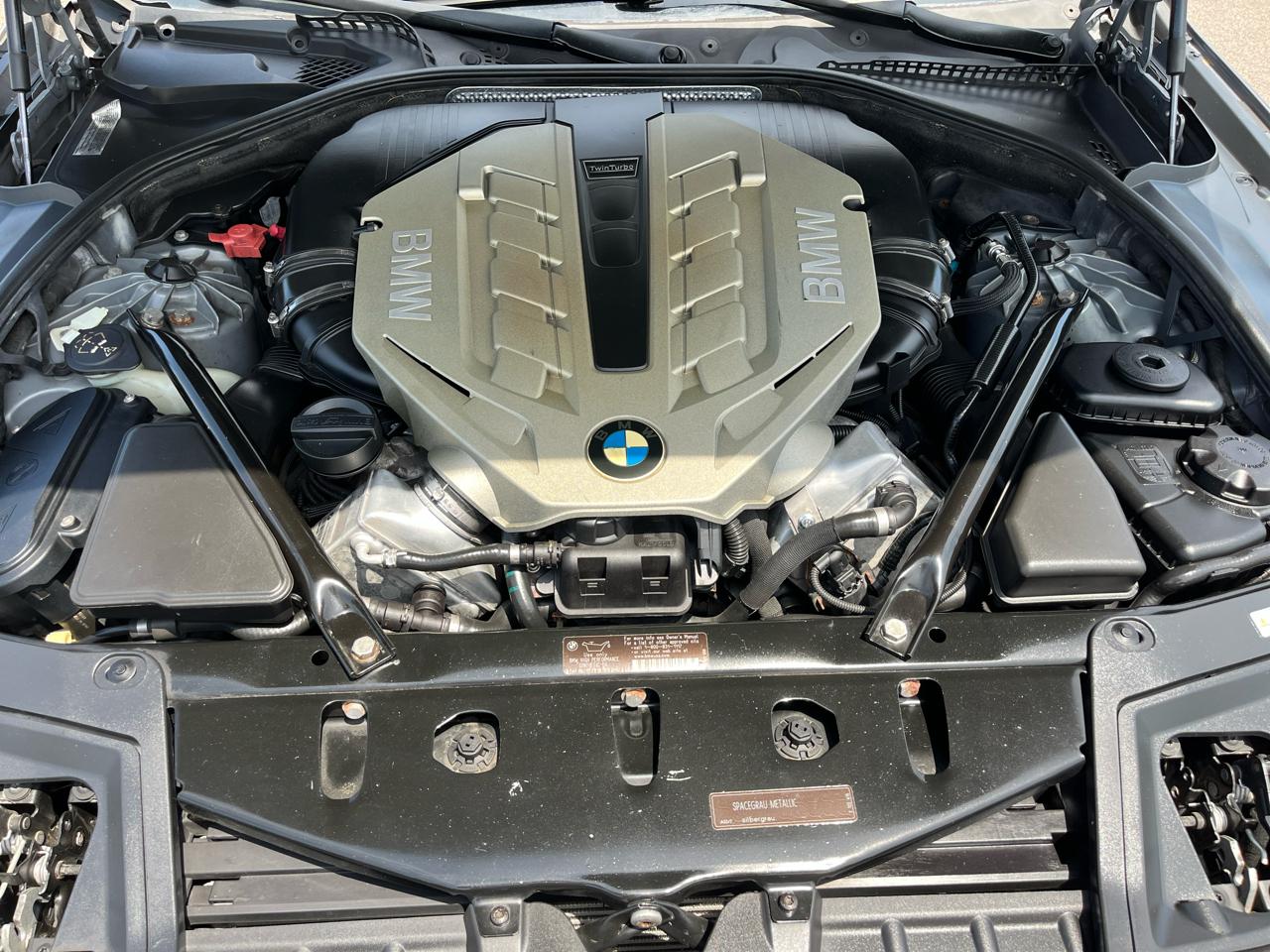 BMW 5-Series 550i 2011