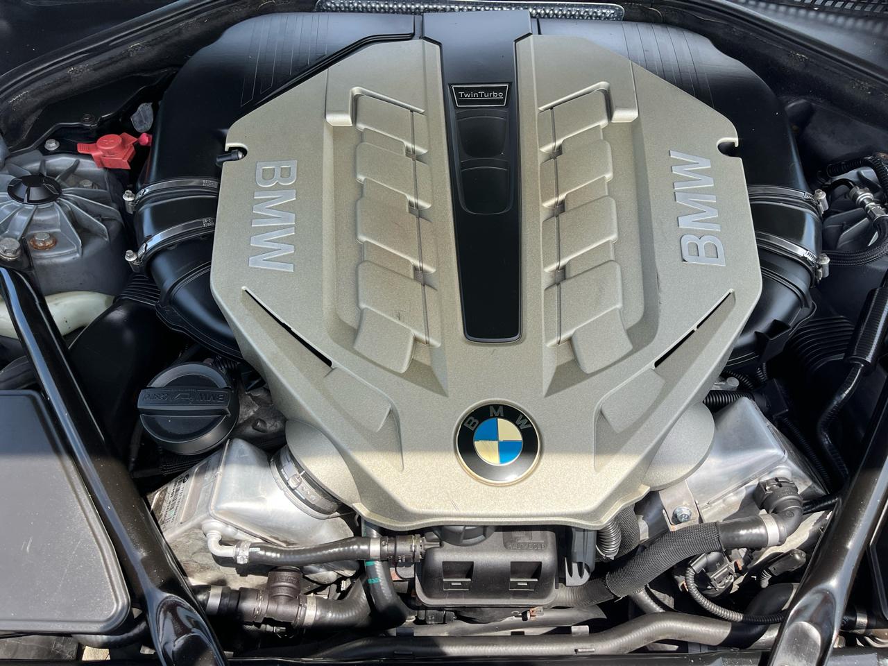 BMW 5-Series 550i 2011