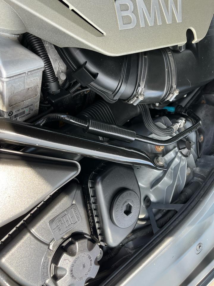 BMW 5-Series 550i 2011