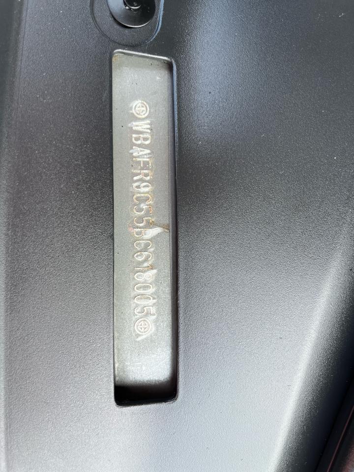 BMW 5-Series 550i 2011
