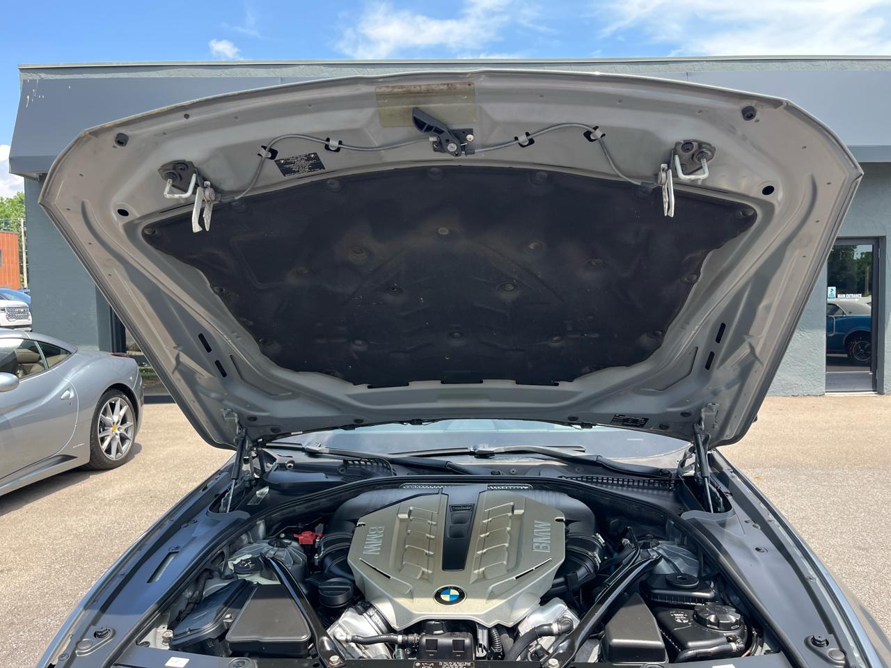 BMW 5-Series 550i 2011