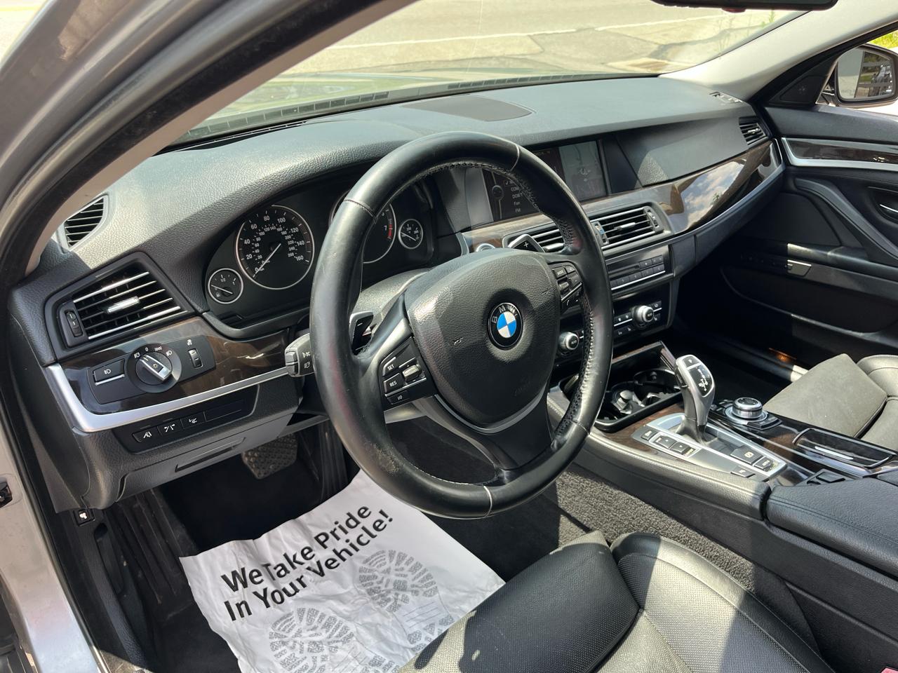 BMW 5-Series 550i 2011