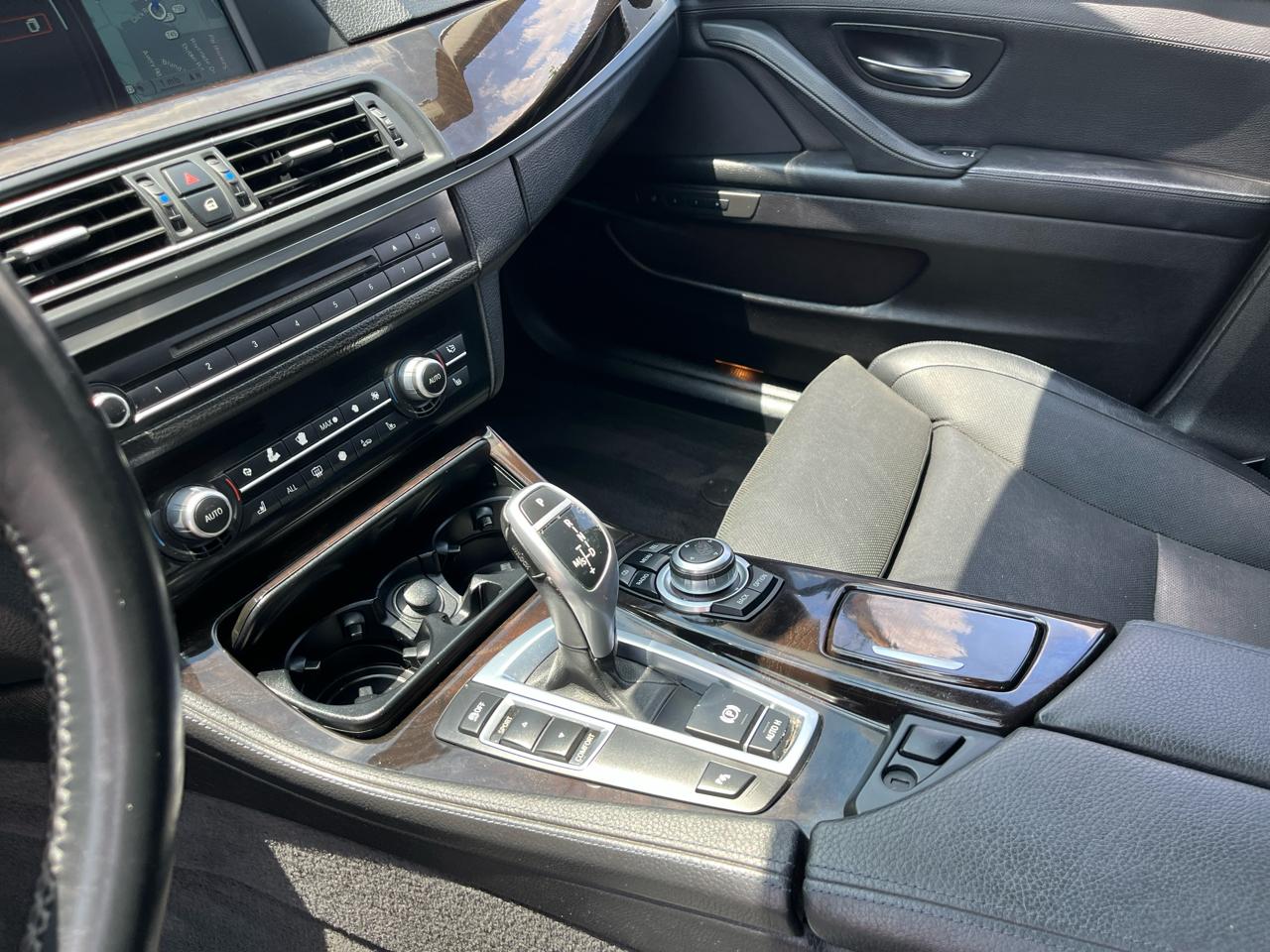 BMW 5-Series 550i 2011