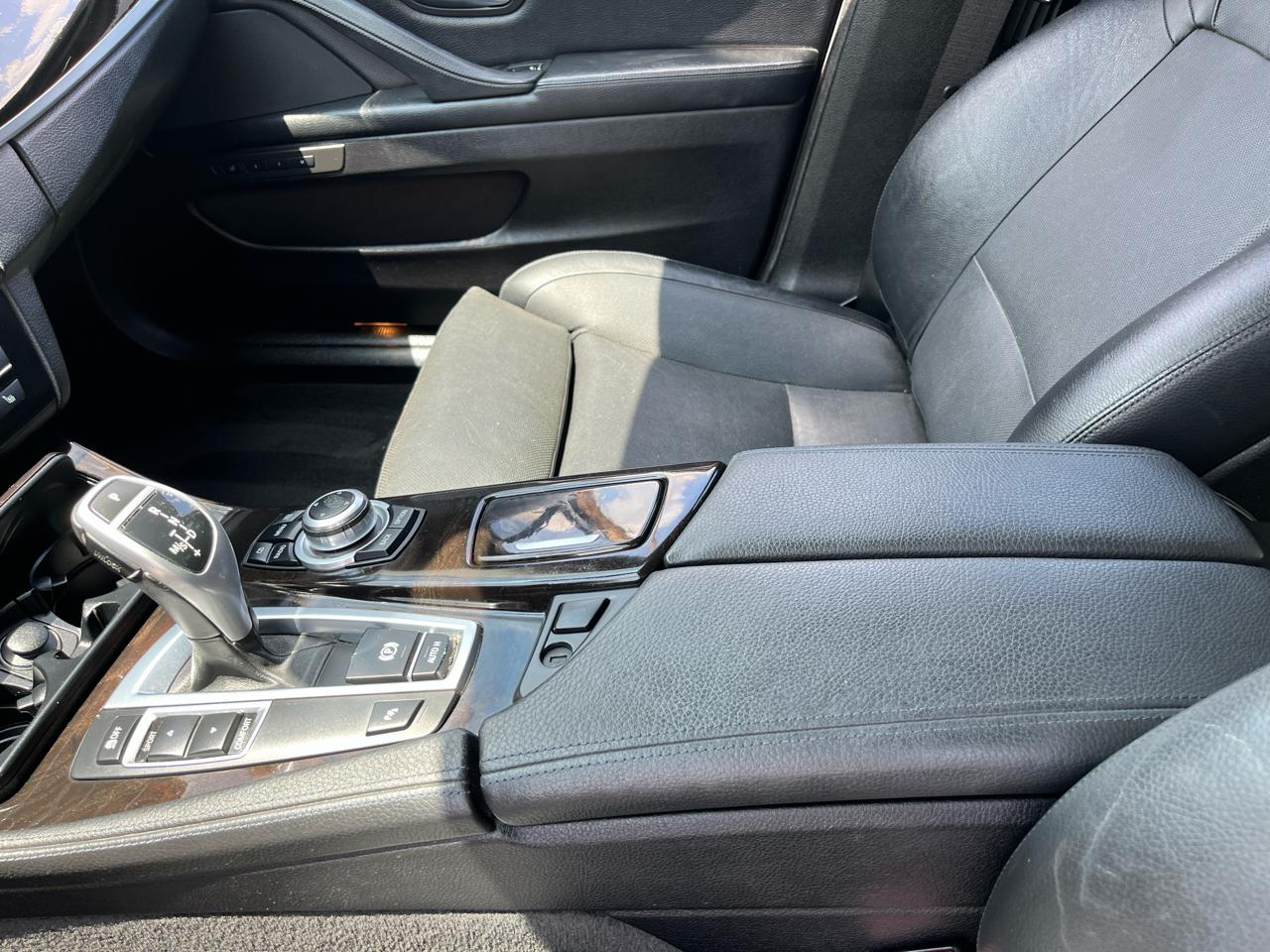 BMW 5-Series 550i 2011