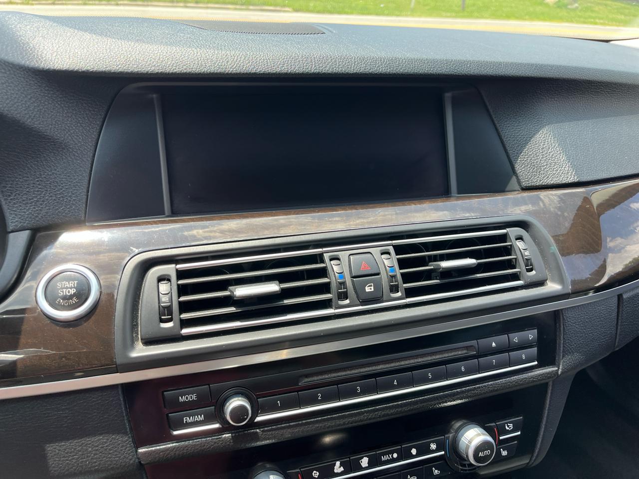 BMW 5-Series 550i 2011