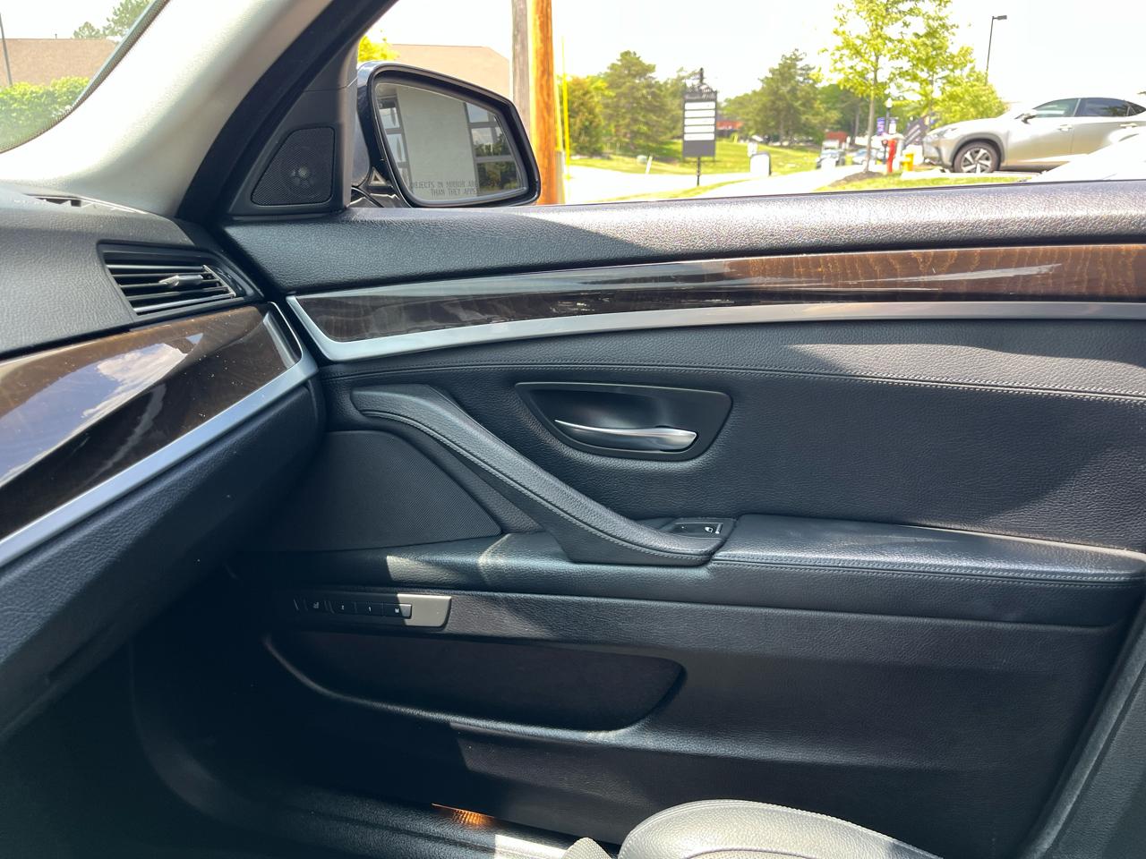 BMW 5-Series 550i 2011