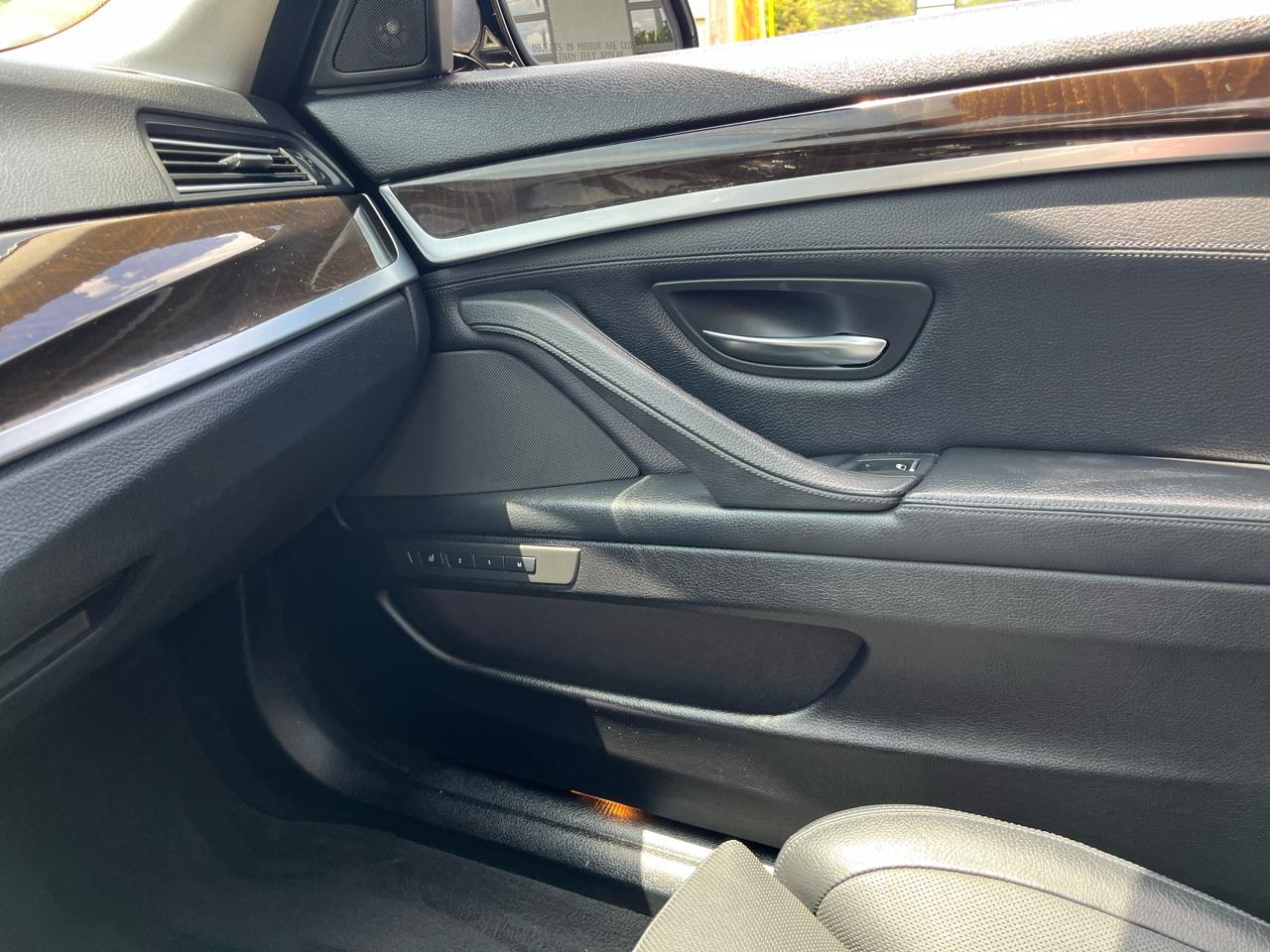 BMW 5-Series 550i 2011