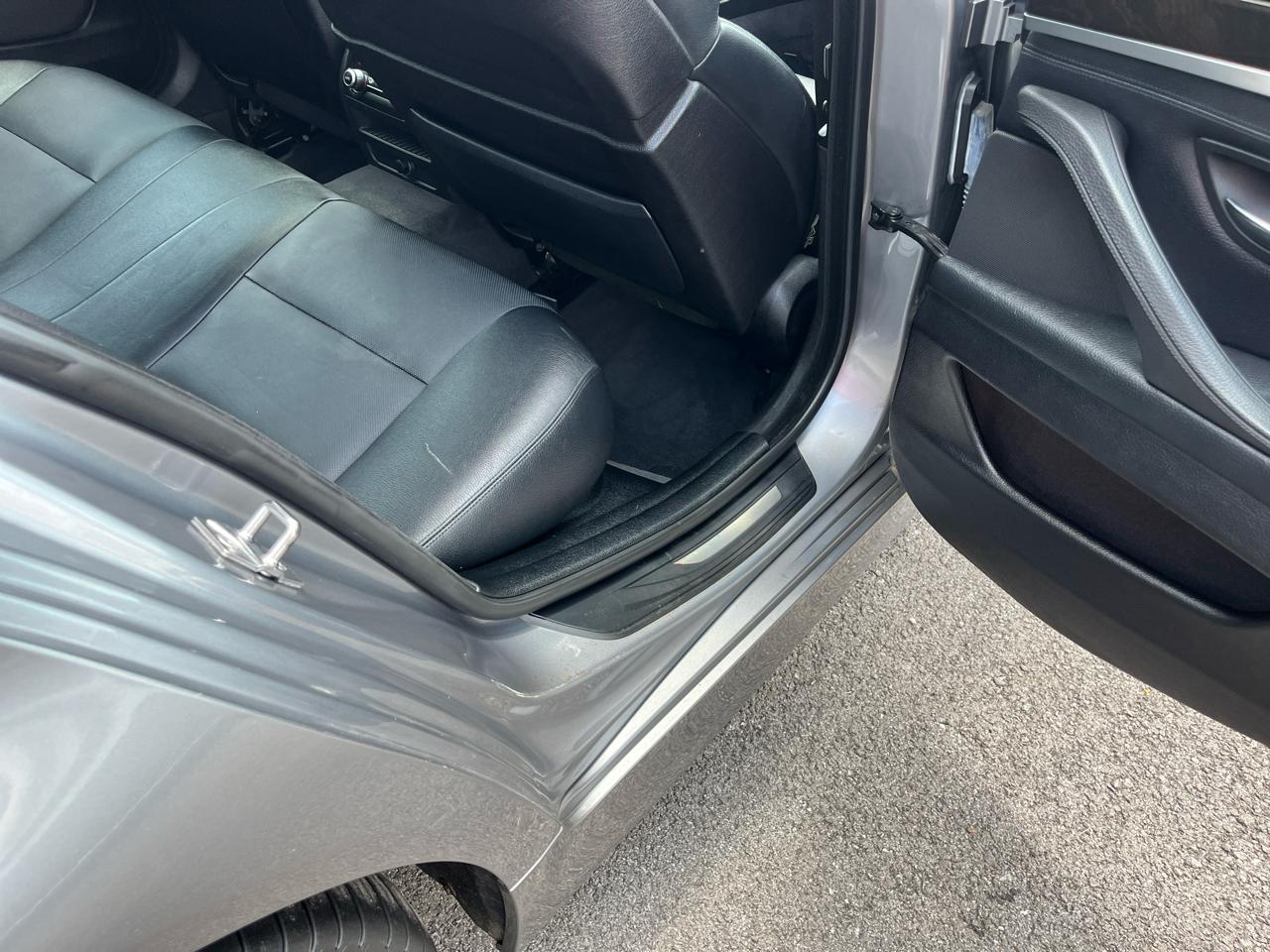 BMW 5-Series 550i 2011