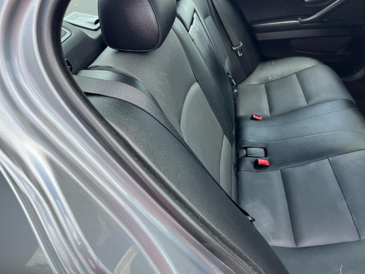 BMW 5-Series 550i 2011