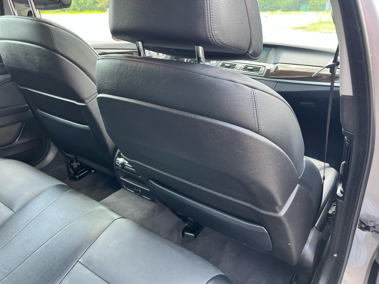 BMW 5-Series 550i 2011