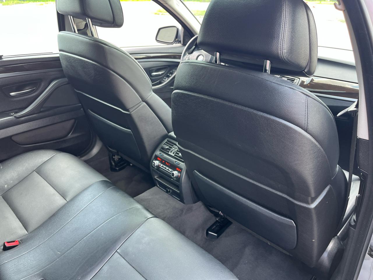 BMW 5-Series 550i 2011