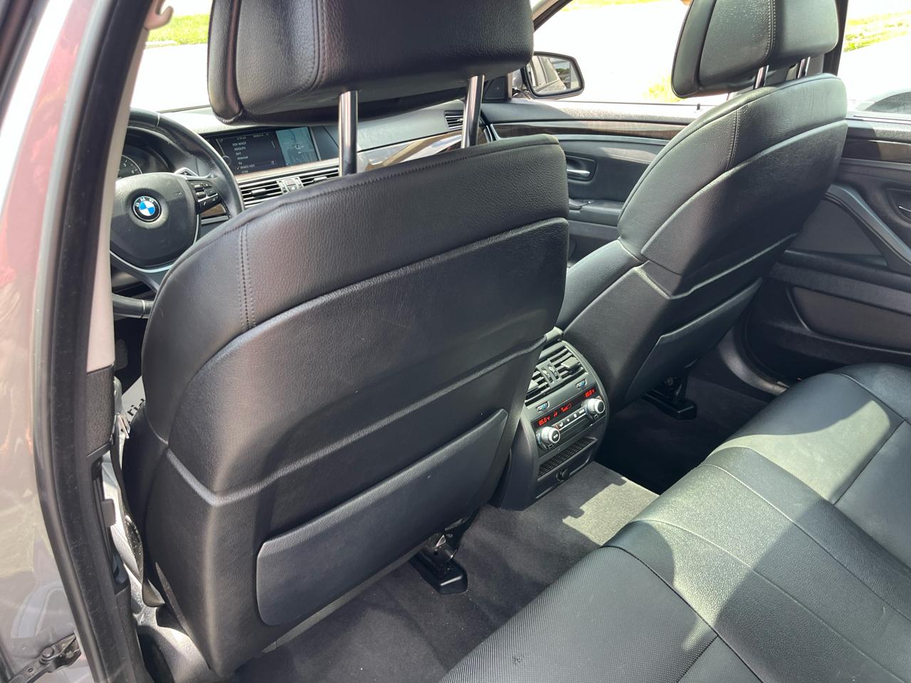 BMW 5-Series 550i 2011