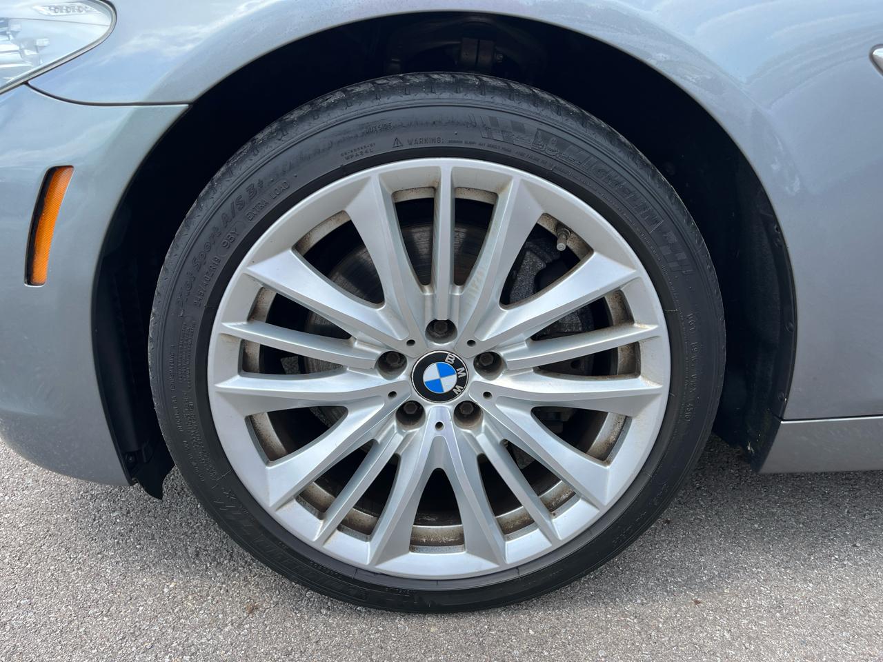 BMW 5-Series 550i 2011