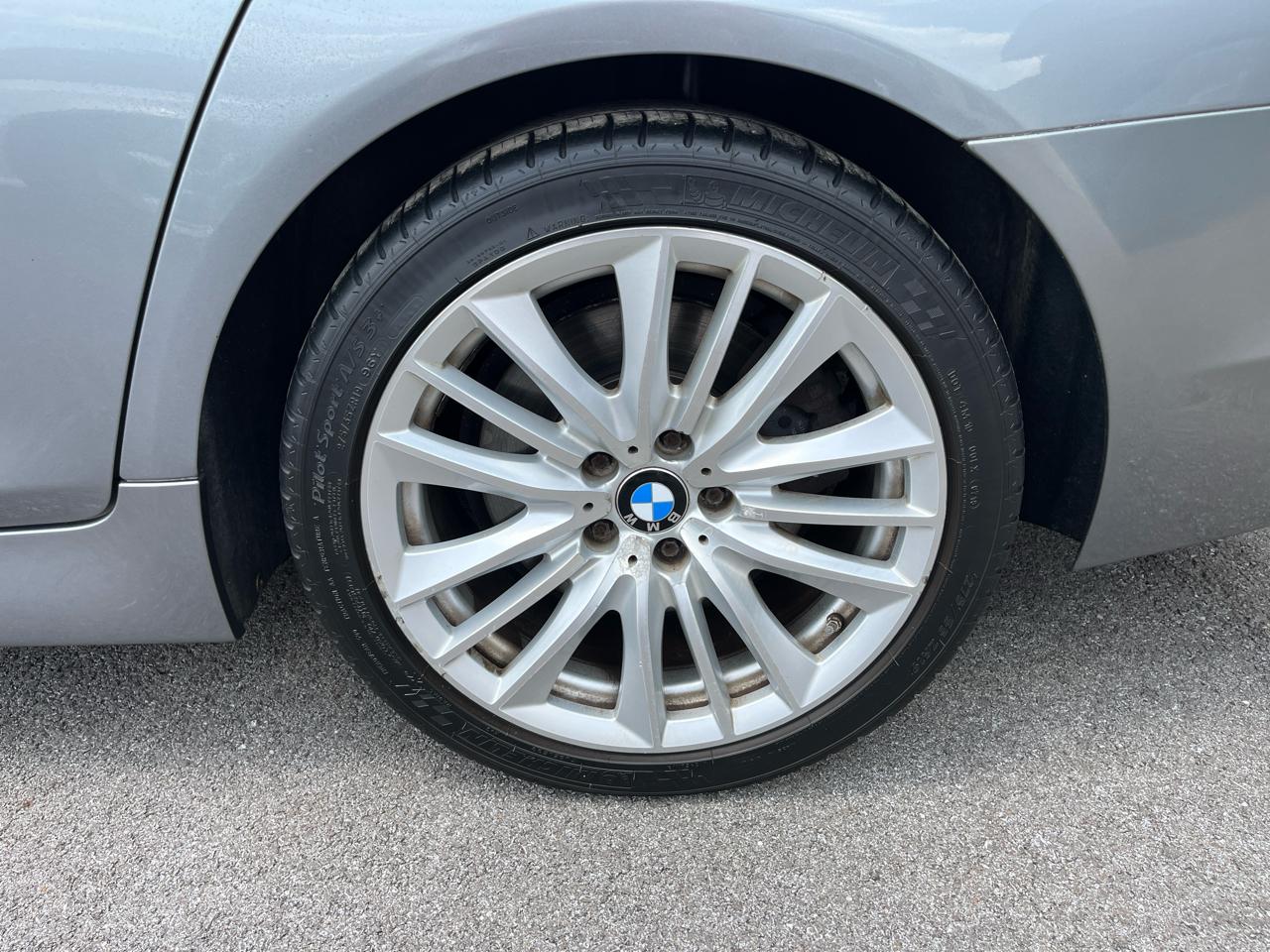 BMW 5-Series 550i 2011