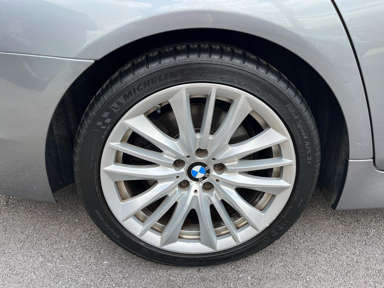 BMW 5-Series 550i 2011