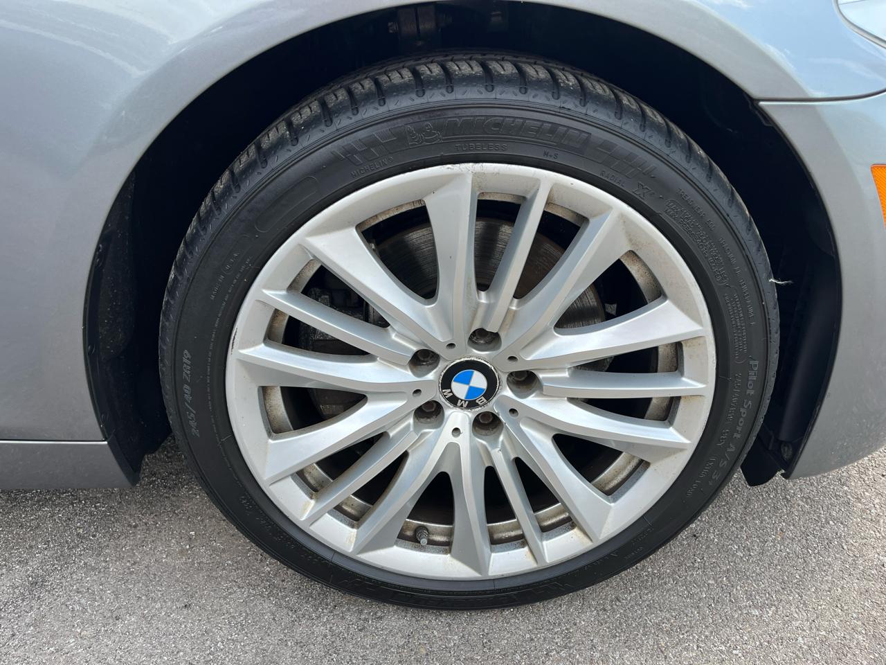 BMW 5-Series 550i 2011