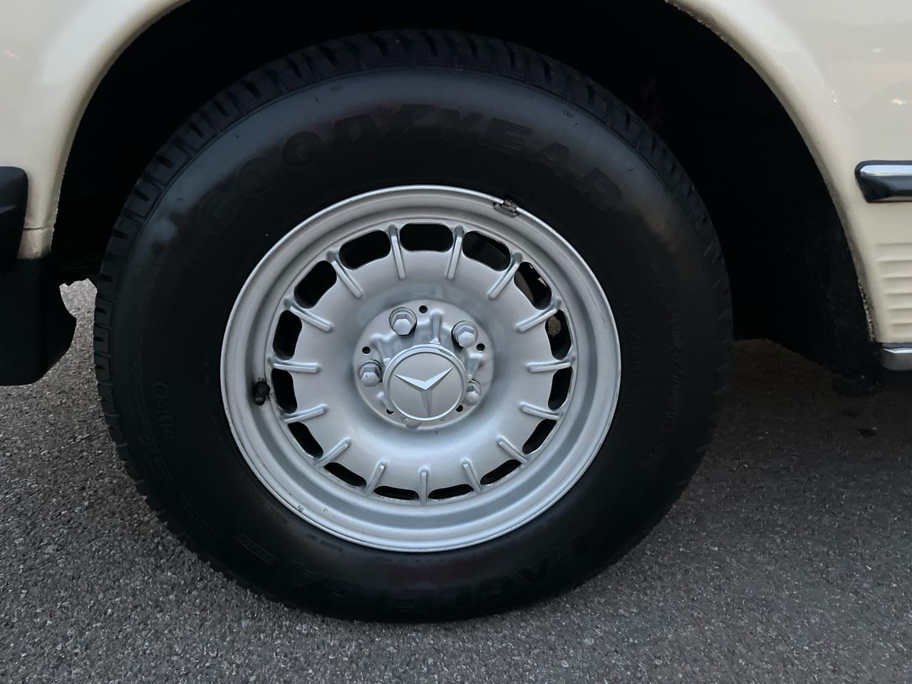 Mercedes-Benz 380 SL 1982