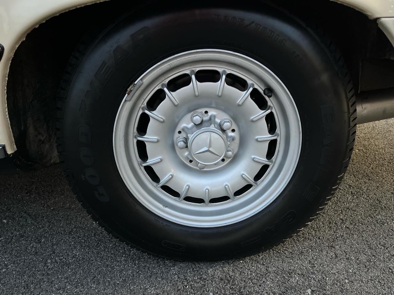Mercedes-Benz 380 SL 1982
