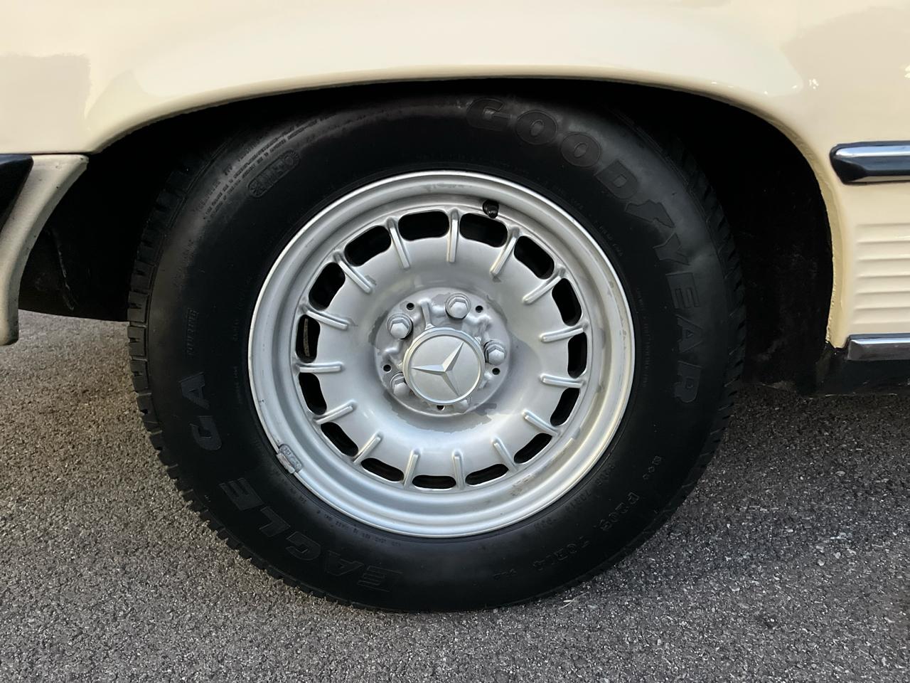 Mercedes-Benz 380 SL 1982