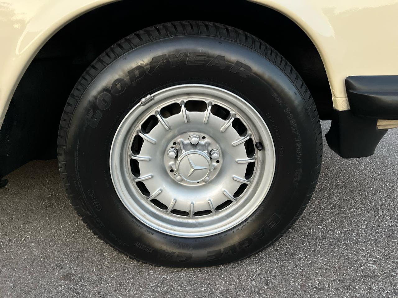 Mercedes-Benz 380 SL 1982