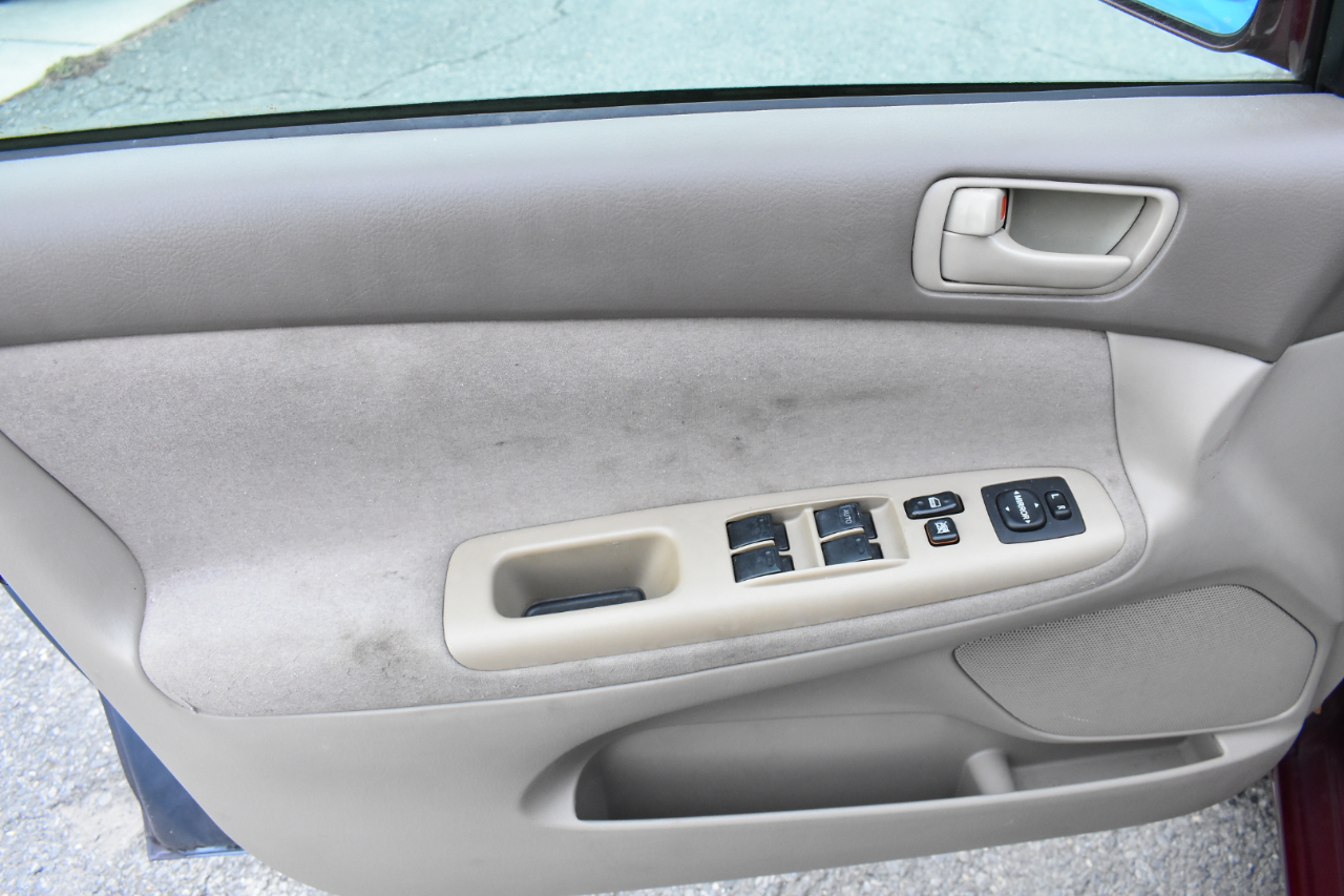 Toyota Camry 4dr Sdn XLE Auto (Natl) 2003