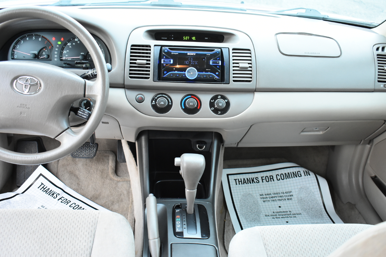 Toyota Camry 4dr Sdn XLE Auto (Natl) 2003