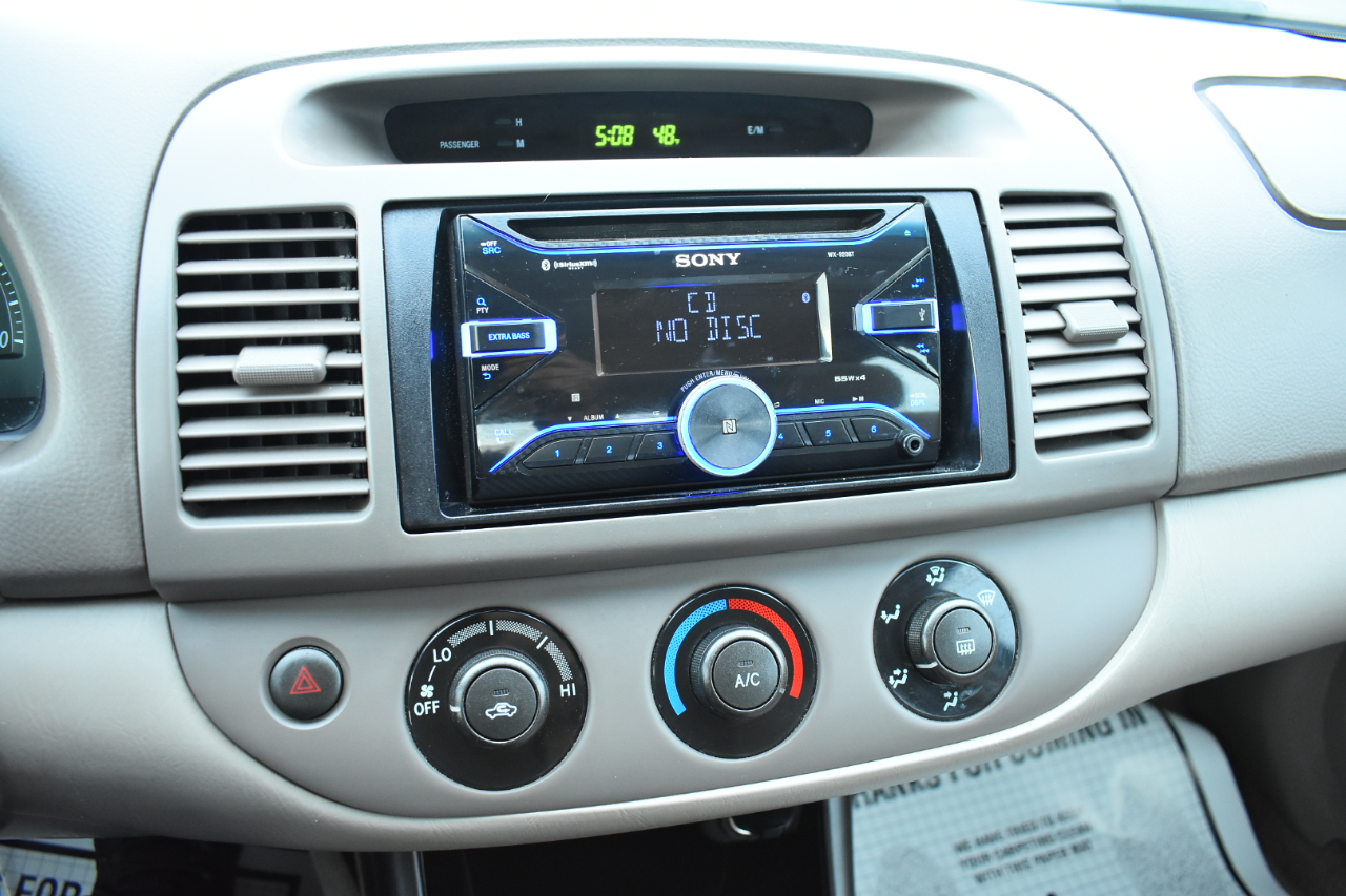 Toyota Camry 4dr Sdn XLE Auto (Natl) 2003