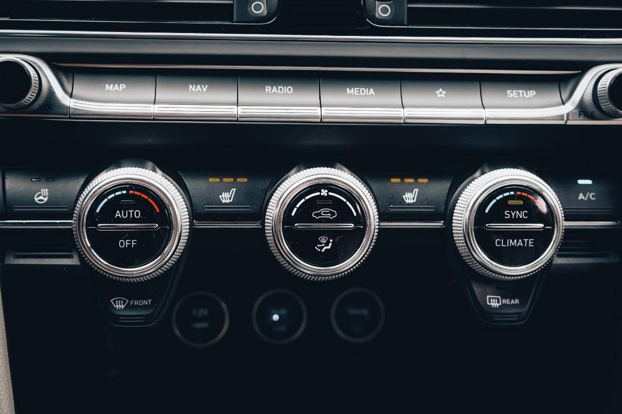 Genesis G70 2.0T AWD 2023