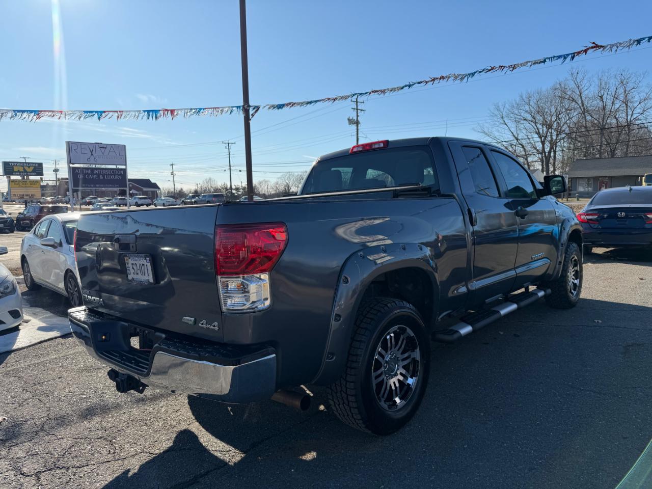 Toyota Tundra 4WD Truck Double Cab 5.7L FFV V8 6-Spd AT (Natl) 2013