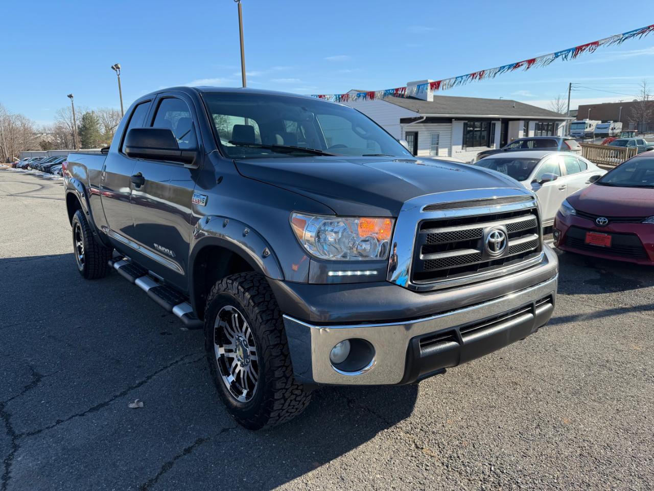 Toyota Tundra 4WD Truck Double Cab 5.7L FFV V8 6-Spd AT (Natl) 2013